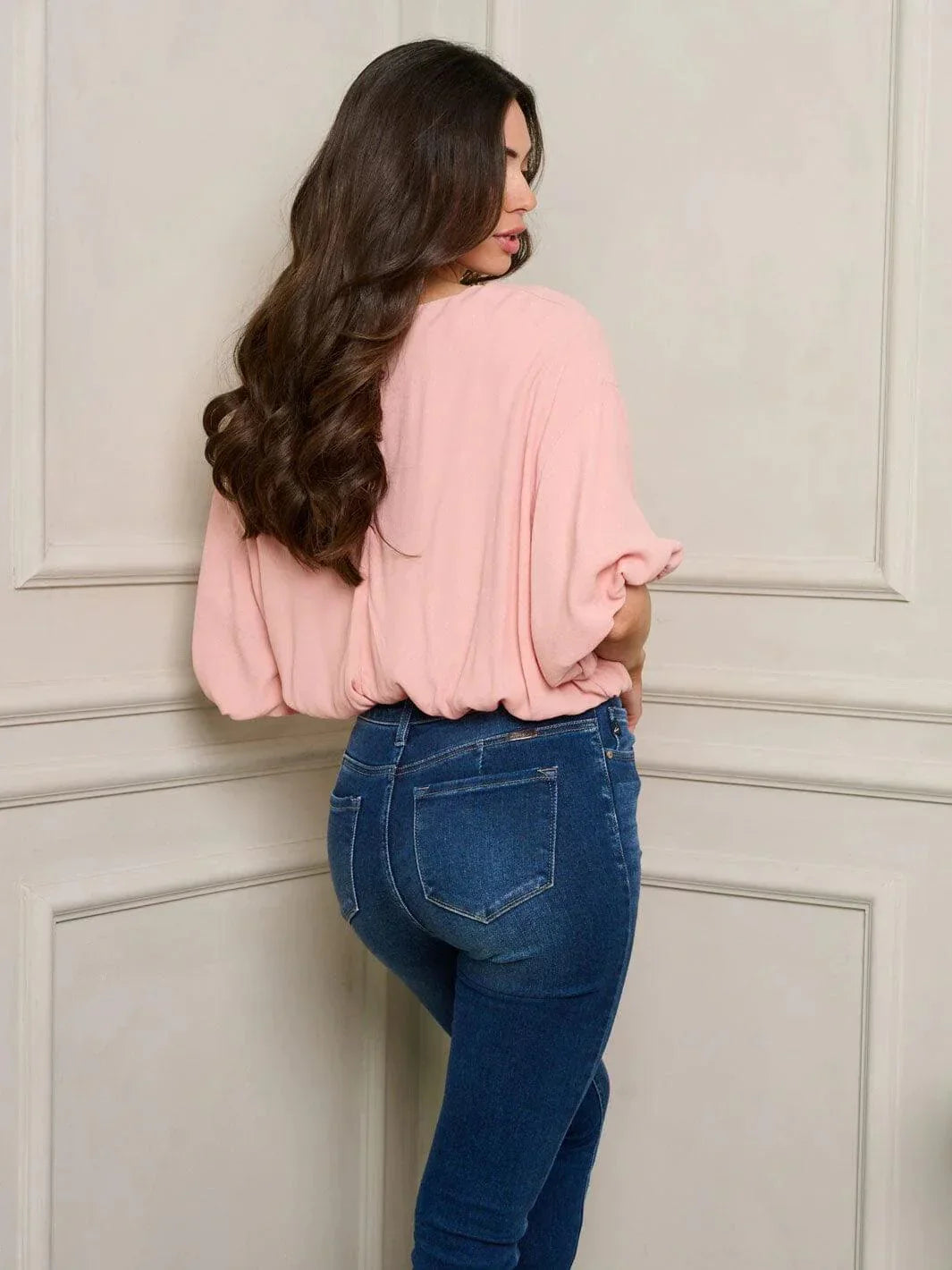 SHORT PUFF SLEEVE V-NECK TOP shirt