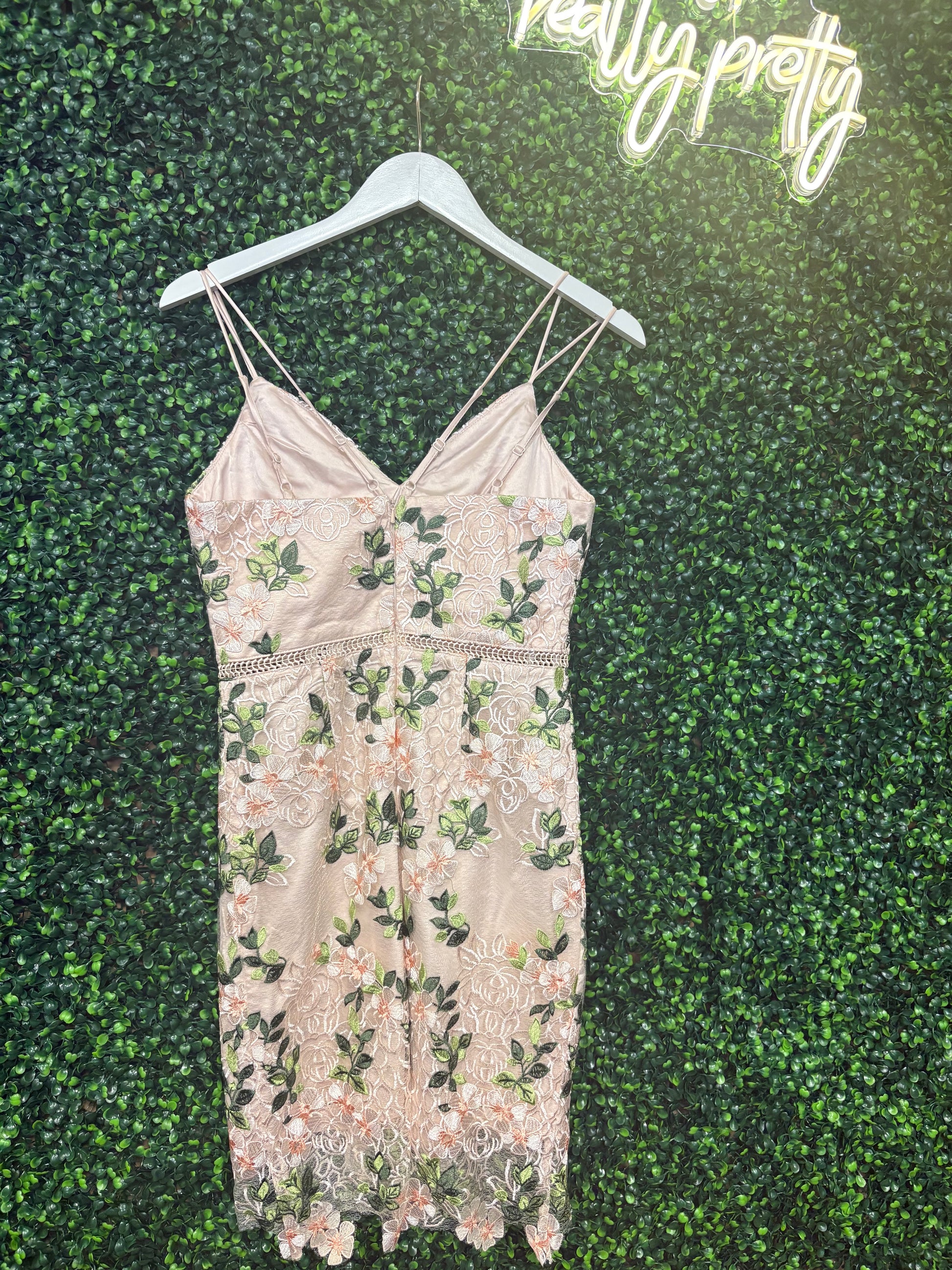 Minuet Floral Lace Midi Dress