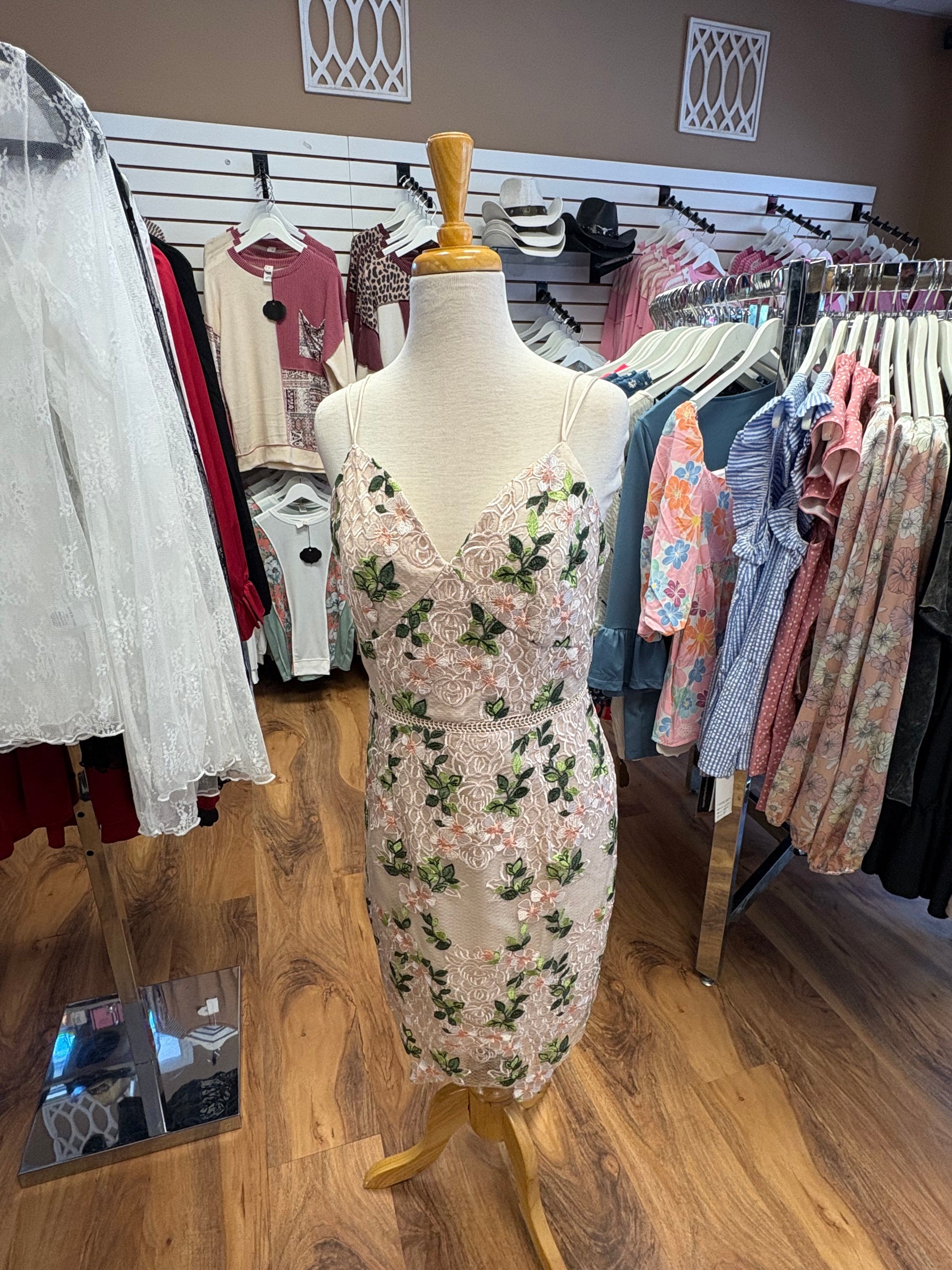 Minuet Floral Lace Midi Dress