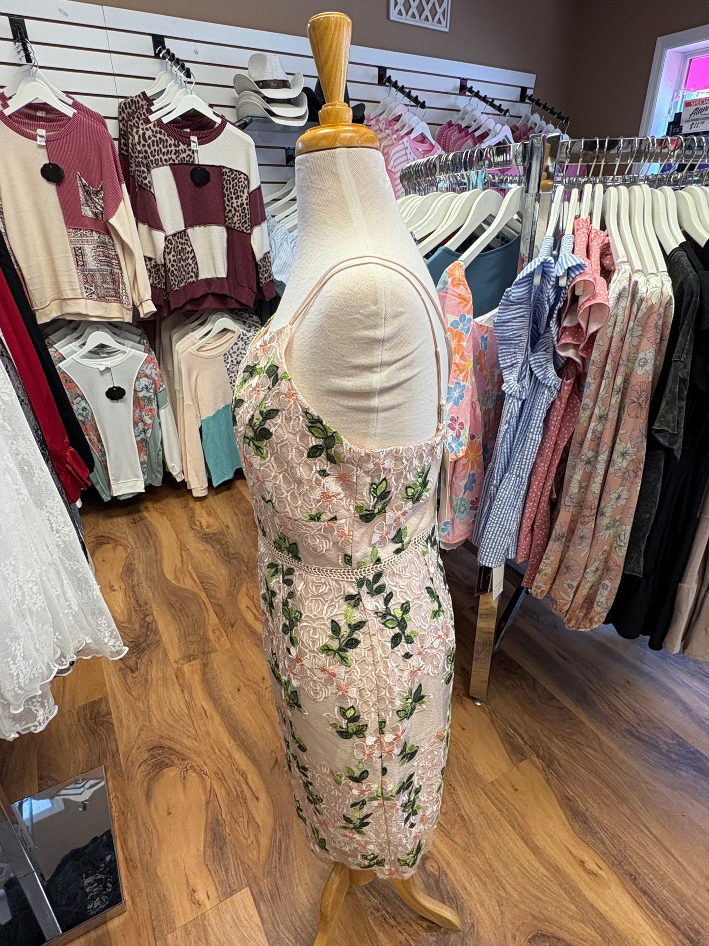 Minuet Floral Lace Midi Dress