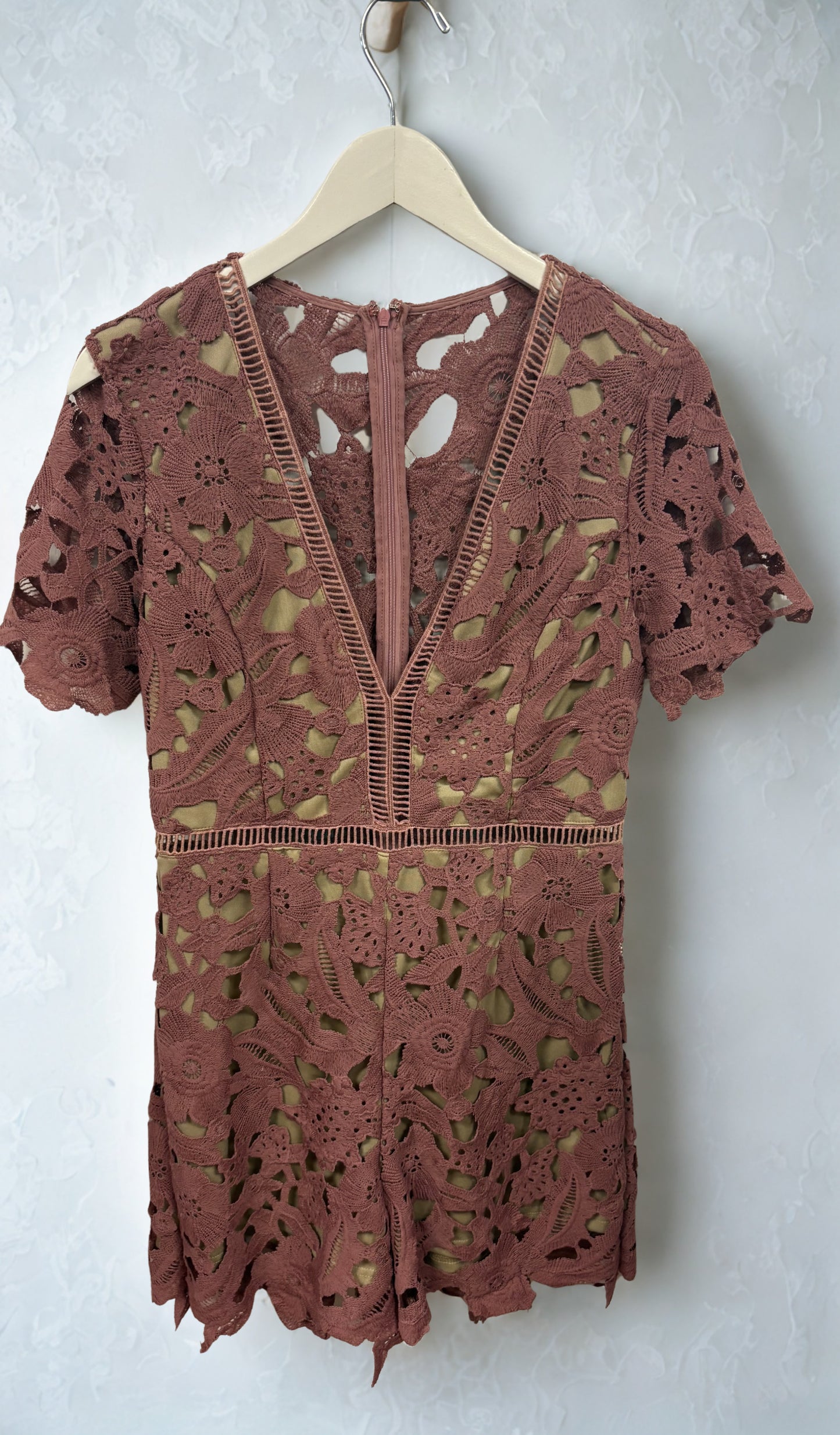 Mauve Lace Romper – The Room