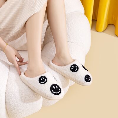 Melody Smiley Face Slippers - Moonlight Boutique